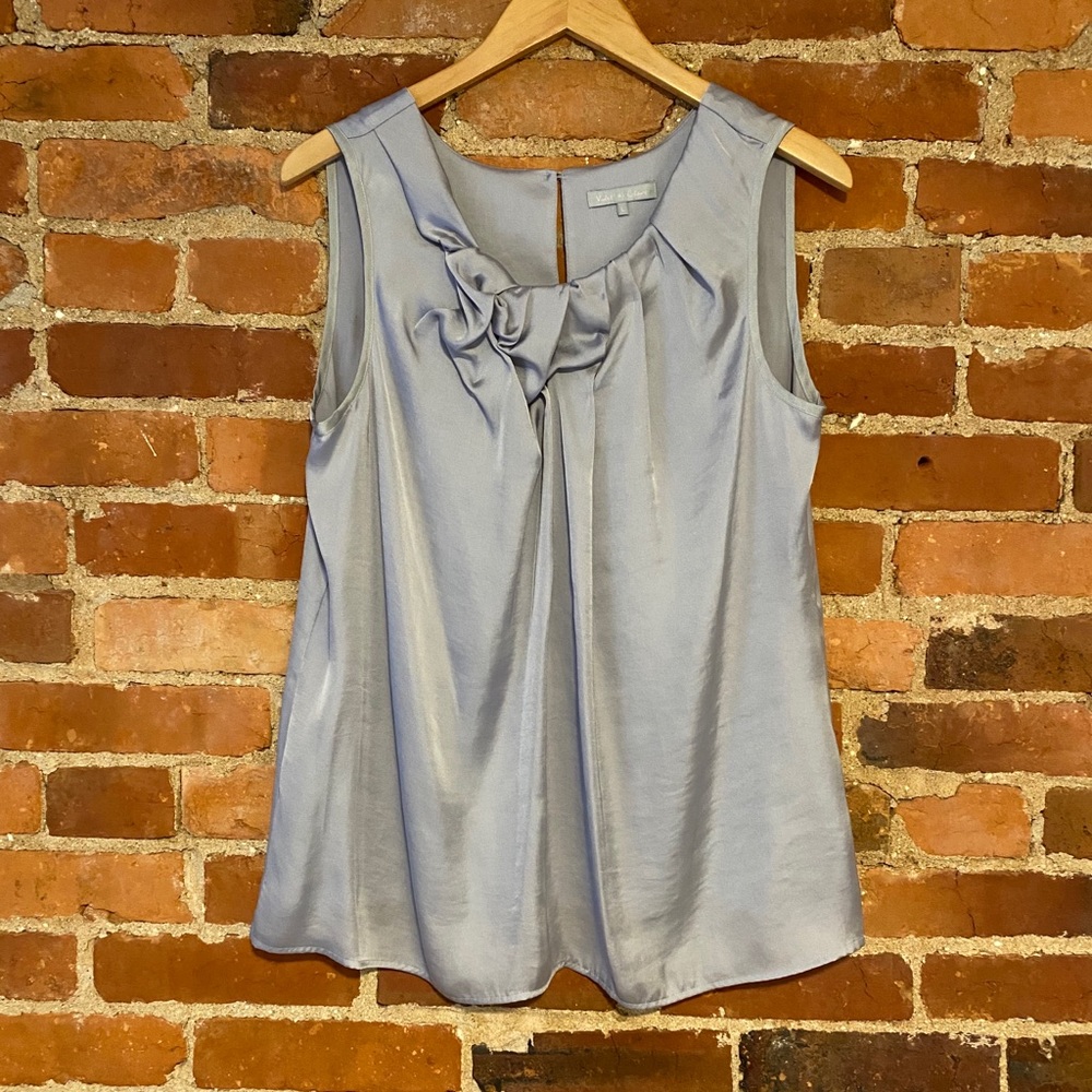 NWOT Velvet & Claire tank w/ decorative neck - L